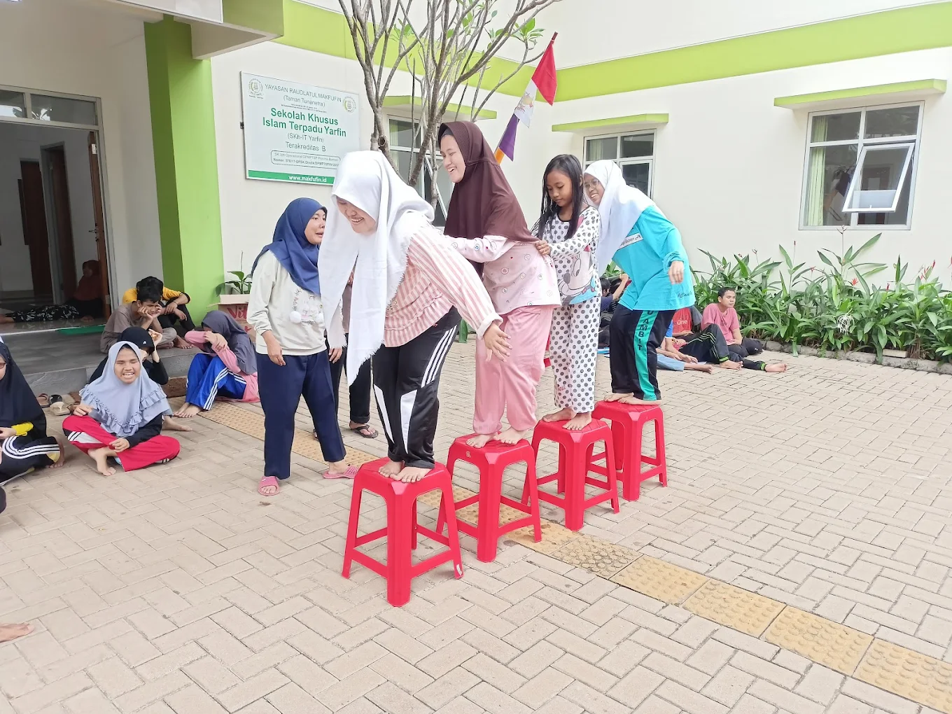 Sedang lomba